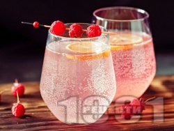 Коктейл Pink Gin and Tonic с джин, ангостура и тоник - снимка на рецептата Коктейл Pink Gin and Tonic с джин, ангостура и тоник - снимка на рецептата